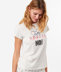Product Souris moi ! Un top effet bon humeur ! Top Col rond Manches courtes Application texte Le mannequin mesure 177cm et porte une taille S/36Description Souris moi ! Un top effet bon humeur ! Top Col rond Manches courtes Application texte Le mannequin mesure 177cm et porte une taille S/36 Femme Nuit > MODÈLES > Hauts de Pyjama > Les Manches Courtes Frais de port offerts des 60EUR Mise à jour 12/08/17