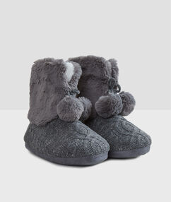 Product Effet tressé pour ces bottines fourrées à semelles renforcées! Chaussons bottines Semelles renforcées PomponsDescription Effet tressé pour ces bottines fourrées à semelles renforcées! Chaussons bottines Semelles renforcées Pompons Femme Nuit > MODÈLES > Chaussons Frais de port offerts des 60EUR Mise à jour 01/15/18