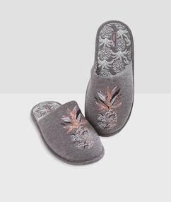Product Misez sur le confort dans ces chaussons imprimés! Chaussons mules ImpriméDescription Misez sur le confort dans ces chaussons imprimés! Chaussons mules Imprimé Femme Nuit > MODÈLES > Chaussons Frais de port offerts des 60EUR Mise à jour 12/16/17