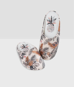 Product Misez sur le confort dans ces chaussons imprimés! Chaussons mules ImpriméDescription Misez sur le confort dans ces chaussons imprimés! Chaussons mules Imprimé Femme Nuit > MODÈLES > Chaussons Frais de port offerts des 60EUR Mise à jour 12/16/17