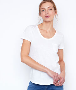 Product Les basiques sont des hits! On adopte ce tee-shirt à poche plaquée avec notre jean fétiche ou une jupe imprimée! Top Col rond Manches courtes Poche plaquée Le mannequin mesure 177cm et porte une taille S/36Description Les basiques sont des hits! On adopte ce tee-shirt à poche plaquée avec notre jean fétiche ou une jupe imprimée! Top Col rond Manches courtes Poche plaquée Le mannequin mesure 177cm et porte une taille S/36 Femme Prêt-à-porter > VÊTEMENTS > Tops & T-Shirts Frais de port offerts des 60EUR Mise à jour 01/11/18