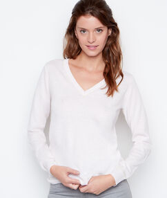 Product Une maille fine et douce pour un look casual ! Pull Manches longues Col en V Liseré glitter Le mannequin mesure 177cm et porte une taille S/36Description Une maille fine et douce pour un look casual ! Pull Manches longues Col en V Liseré glitter Le mannequin mesure 177cm et porte une taille S/36 Femme Prêt-à-porter > VÊTEMENTS > Pulls & Gilets Frais de port offerts des 60EUR Mise à jour 01/11/18