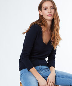 Product Une maille fine et douce Un bon basique pour se réchauffer ! Pull Col V Manches longues Le mannequin mesure 177cm et porte une taille S/36Description Une maille fine et douce Un bon basique pour se réchauffer ! Pull Col V Manches longues Le mannequin mesure 177cm et porte une taille S/36 Femme Prêt-à-porter > VÊTEMENTS > Pulls & Gilets Frais de port offerts des 60EUR Mise à jour 12/29/17