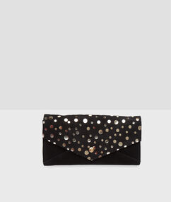Product L´accessoire idéal pour compléter une petite robe noire! Pochette Rabat Nuds dorés Fermeture aimantéeDescription L´accessoire idéal pour compléter une petite robe noire! Pochette Rabat Nuds dorés Fermeture aimantée Femme Prêt-à-porter > ACCESSOIRES > Sacs Frais de port offerts des 60EUR Mise à jour 01/11/18