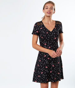 Product Avec un imprimé fleuri, votre look est forcément réussi! Robe Col rond Manches courtes Dentelles épaules Imprimé fleuri Le mannequin mesure 177cm et porte une taille S/36Description Avec un imprimé fleuri, votre look est forcément réussi! Robe Col rond Manches courtes Dentelles épaules Imprimé fleuri Le mannequin mesure 177cm et porte une taille S/36 Femme Prêt-à-porter > VÊTEMENTS > Robes Frais de port offerts des 60EUR Mise à jour 01/11/18