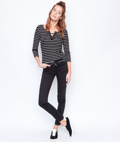 Product Effet seconde peau pour ce pantalon slim ultra doux avec sa matière coton! Baskets ou escarpins, il se coordonne à tous nos styles. Pantalon slim Coton 5 poches et boutons Passants ceinture Blanc cassé Longueur d´entrejambe : 82cm Le mannequin mesure 177cm et porte une taille S/36Description Effet seconde peau pour ce pantalon slim ultra doux avec sa matière coton! Baskets ou escarpins, il se coordonne à tous nos styles. Pantalon slim Coton 5 poches et boutons Passants ceinture Blanc cassé Longueur d´entrejambe : 82cm Le mannequin mesure 177cm et porte une taille S/36 Femme Prêt-à-porter > VÊTEMENTS > Pantalons & Shorts Frais de port offerts des 60EUR Mise à jour 01/11/18