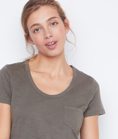 Product Les basiques sont des hits! On adopte ce tee-shirt à poche plaquée avec notre jean fétiche ou une jupe imprimée! Top Col rond Manches courtes Poche plaquée Le mannequin mesure 177cm et porte une taille S/36Description Les basiques sont des hits! On adopte ce tee-shirt à poche plaquée avec notre jean fétiche ou une jupe imprimée! Top Col rond Manches courtes Poche plaquée Le mannequin mesure 177cm et porte une taille S/36 Femme Prêt-à-porter > VÊTEMENTS > Tops & T-Shirts Frais de port offerts des 60EUR Mise à jour 01/11/18