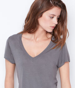 Product Un style effortless avec sa coupe ajustée, ce tee-shirt devient un incontournable! Top Col en V Manches courtes Le mannequin mesure 176cm et porte une taille S/36Description Un style effortless avec sa coupe ajustée, ce tee-shirt devient un incontournable! Top Col en V Manches courtes Le mannequin mesure 176cm et porte une taille S/36 Femme Prêt-à-porter > VÊTEMENTS > Tops & T-Shirts Frais de port offerts des 60EUR Mise à jour 01/11/18