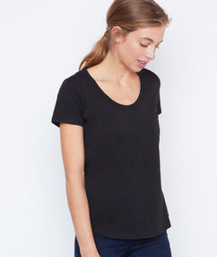 Product Les basiques sont des hits! On adopte ce tee-shirt à poche plaquée avec notre jean fétiche ou une jupe imprimée! Top Col rond Manches courtes Poche plaquée Le mannequin mesure 177cm et porte une taille S/36Description Les basiques sont des hits! On adopte ce tee-shirt à poche plaquée avec notre jean fétiche ou une jupe imprimée! Top Col rond Manches courtes Poche plaquée Le mannequin mesure 177cm et porte une taille S/36 Femme Prêt-à-porter > VÊTEMENTS > Tops & T-Shirts Frais de port offerts des 60EUR Mise à jour 01/11/18