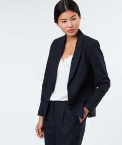 Product Chic et preppy, la veste de tailleur s´adopte en version workwear avec le pantalon assorti, mais se mixe aussi à tous nos jeans! Veste Manches longues Col cassé Le mannequin mesure 177cm et porte une taille S/36Description Chic et preppy, la veste de tailleur s´adopte en version workwear avec le pantalon assorti, mais se mixe aussi à tous nos jeans! Veste Manches longues Col cassé Le mannequin mesure 177cm et porte une taille S/36 Femme Prêt-à-porter > VÊTEMENTS > Vestes Frais de port offerts des 60EUR Mise à jour 01/11/18