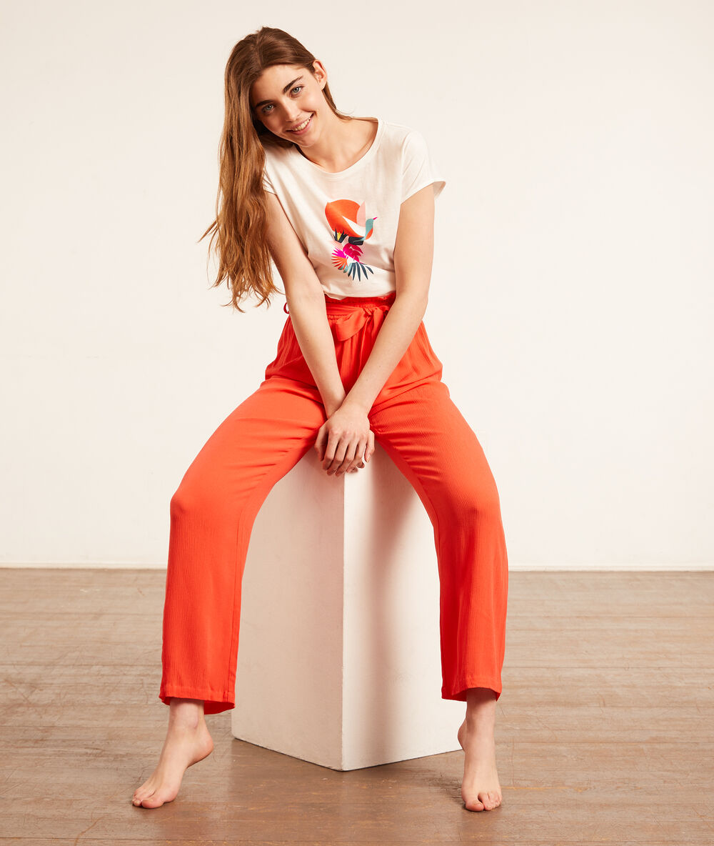 Pantalon de pyjama noué orange.