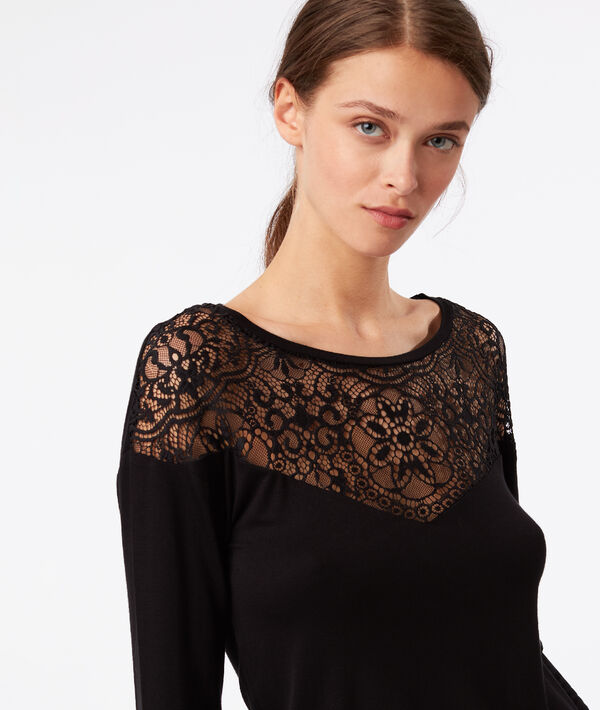 Top décolleté dentelle noir.