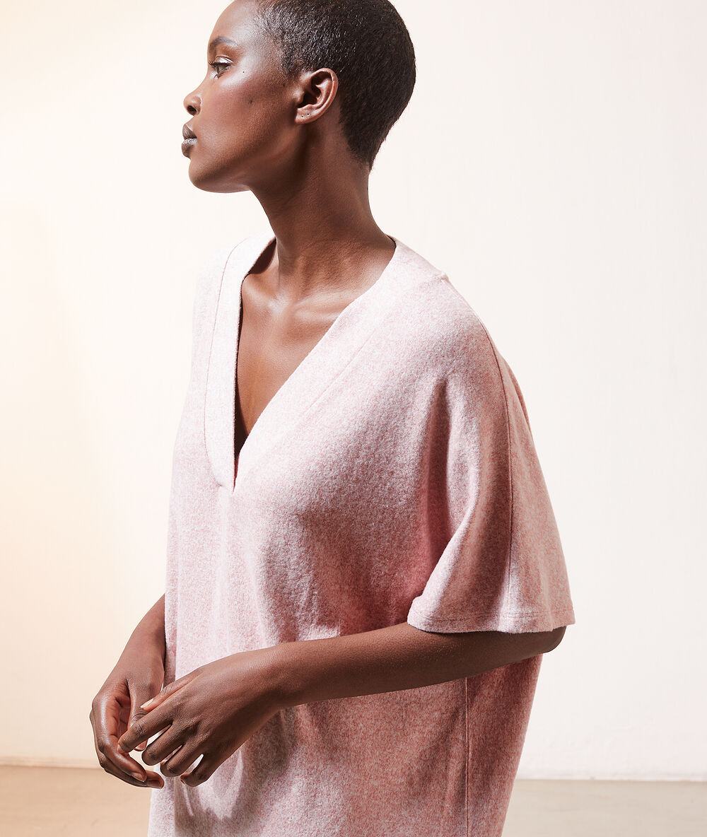Chemise de nuit rose.