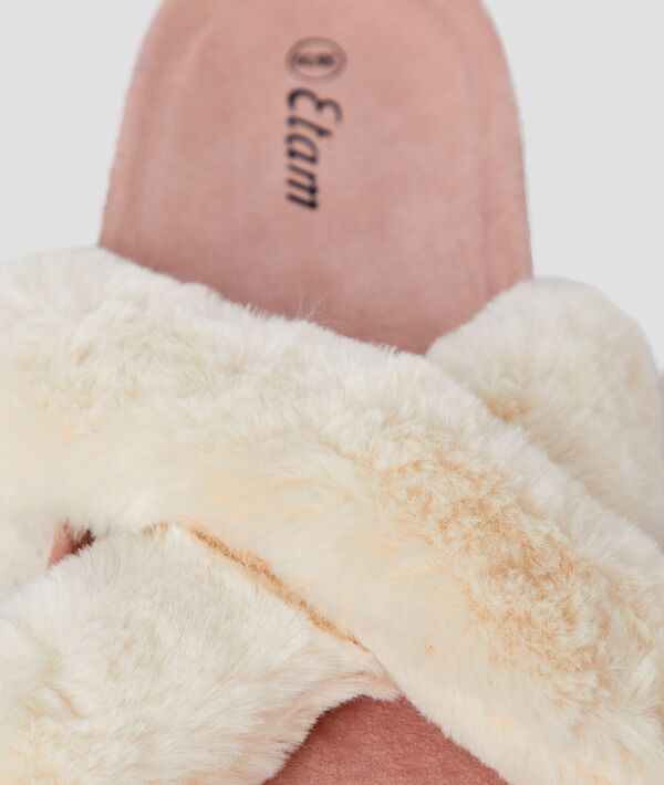 Chaussons ouverts fausse fourrure ecru.