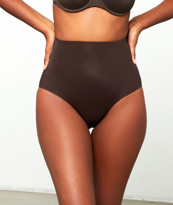 Culotte taille haute - niveau 3 : silhouette remodel&eacute;e chocolat.