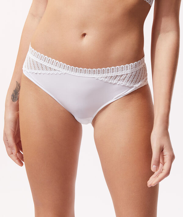 Shorty en dentelle et microfibre Shorty en dentelle et microfibre;${refinementColor}