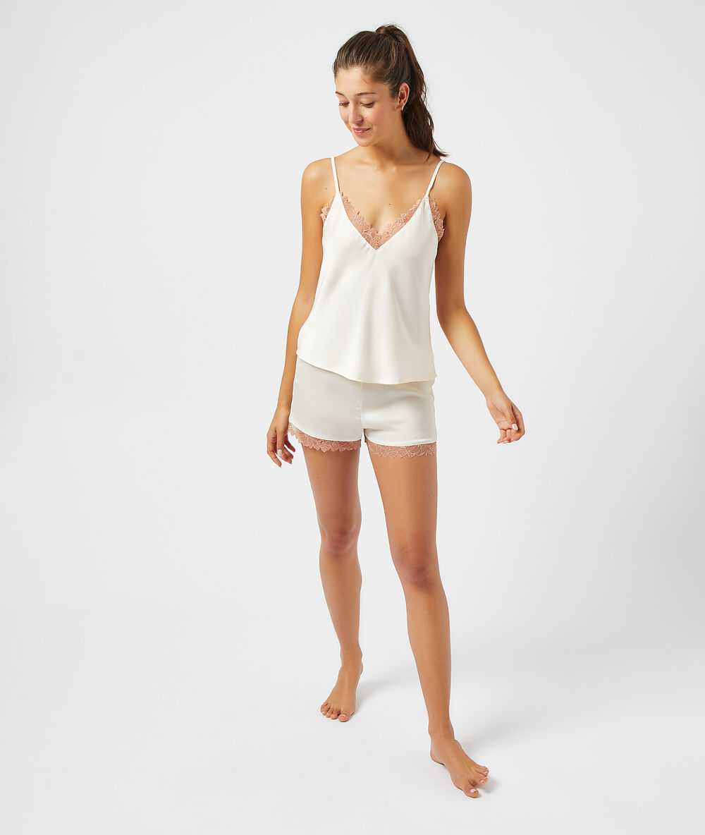 Short satiné, détails dentelle ecru.