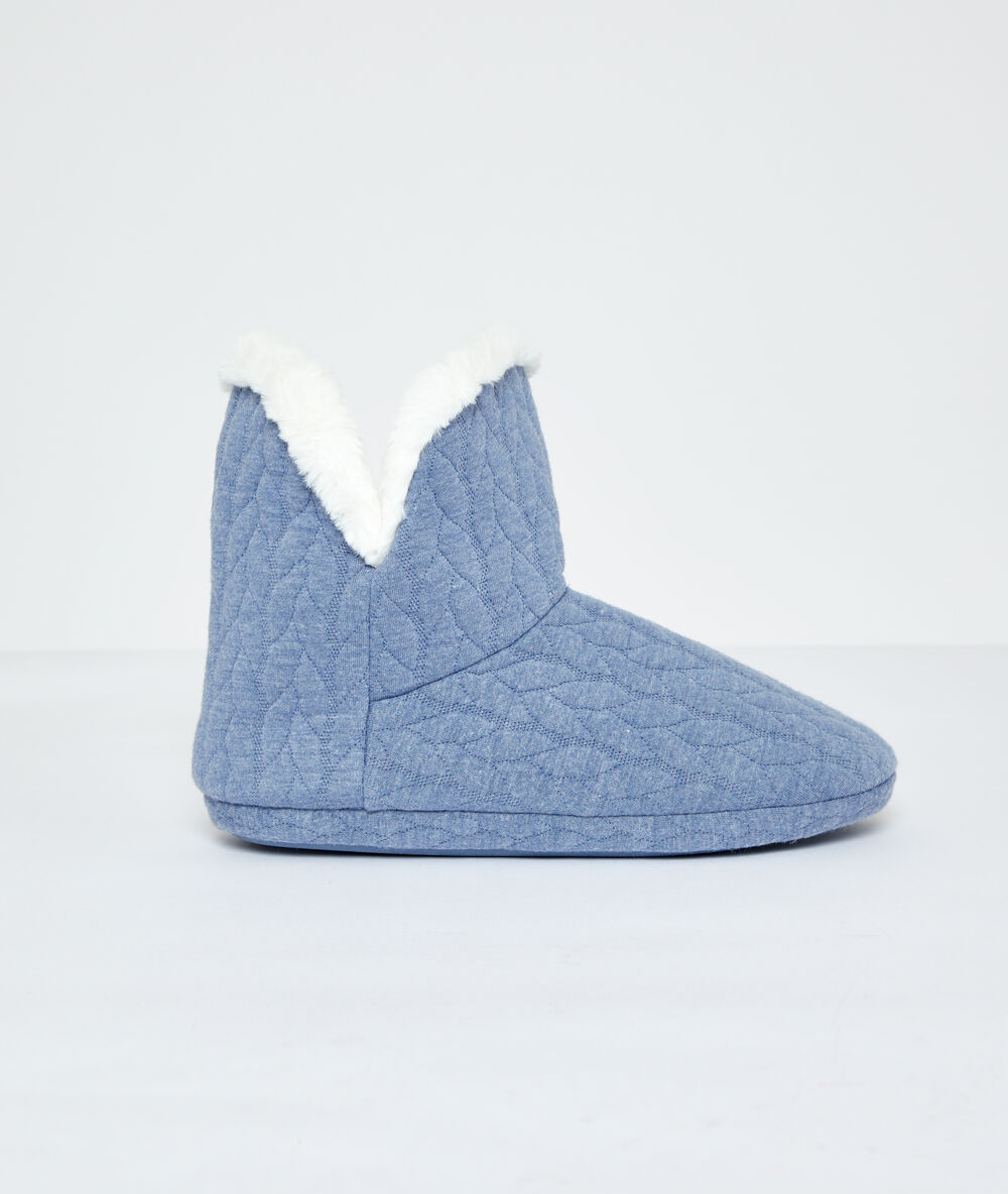 Chaussons bottines fourrées bleu azur.