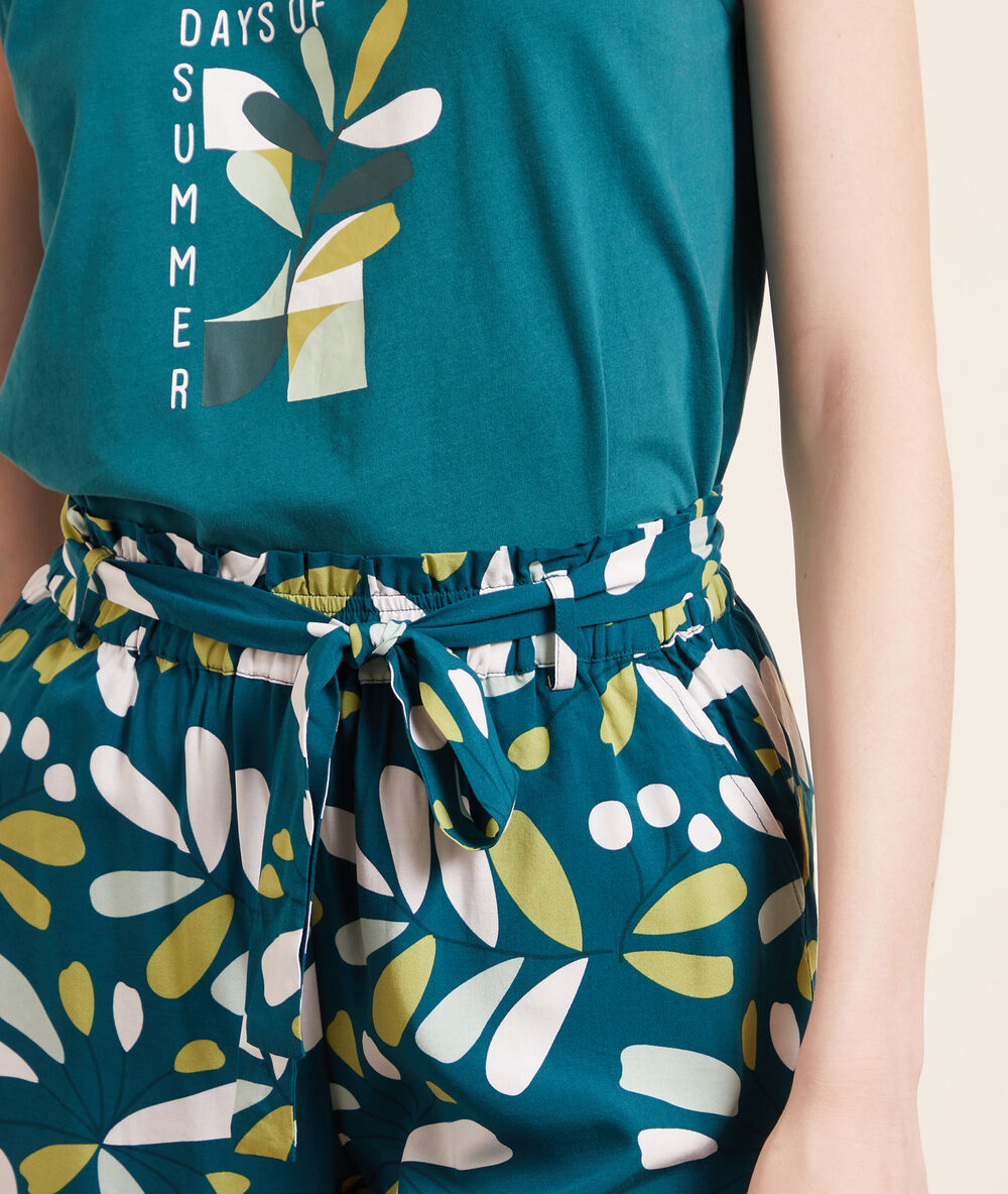 Short de pyjama imprimé vert.