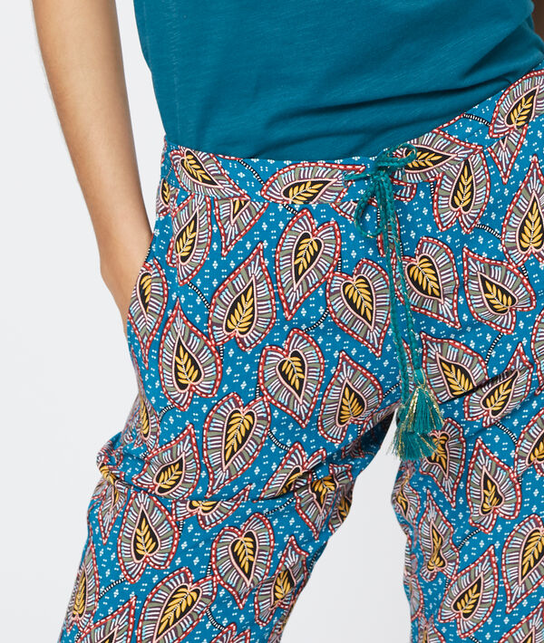 Pantalon imprimé bleu.