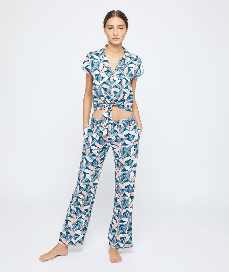 Chemise de pyjama multicolore.