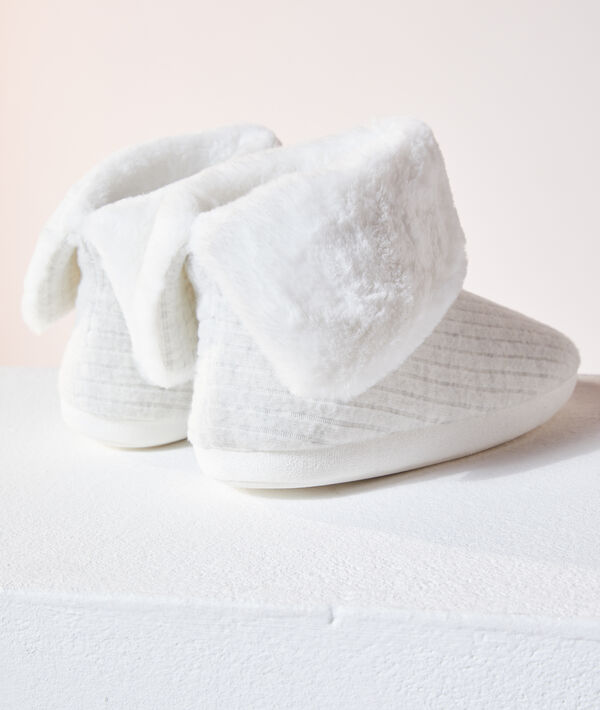 Chaussons bottines fausse fourrure Chaussons bottines fausse fourrure;${refinementColor}