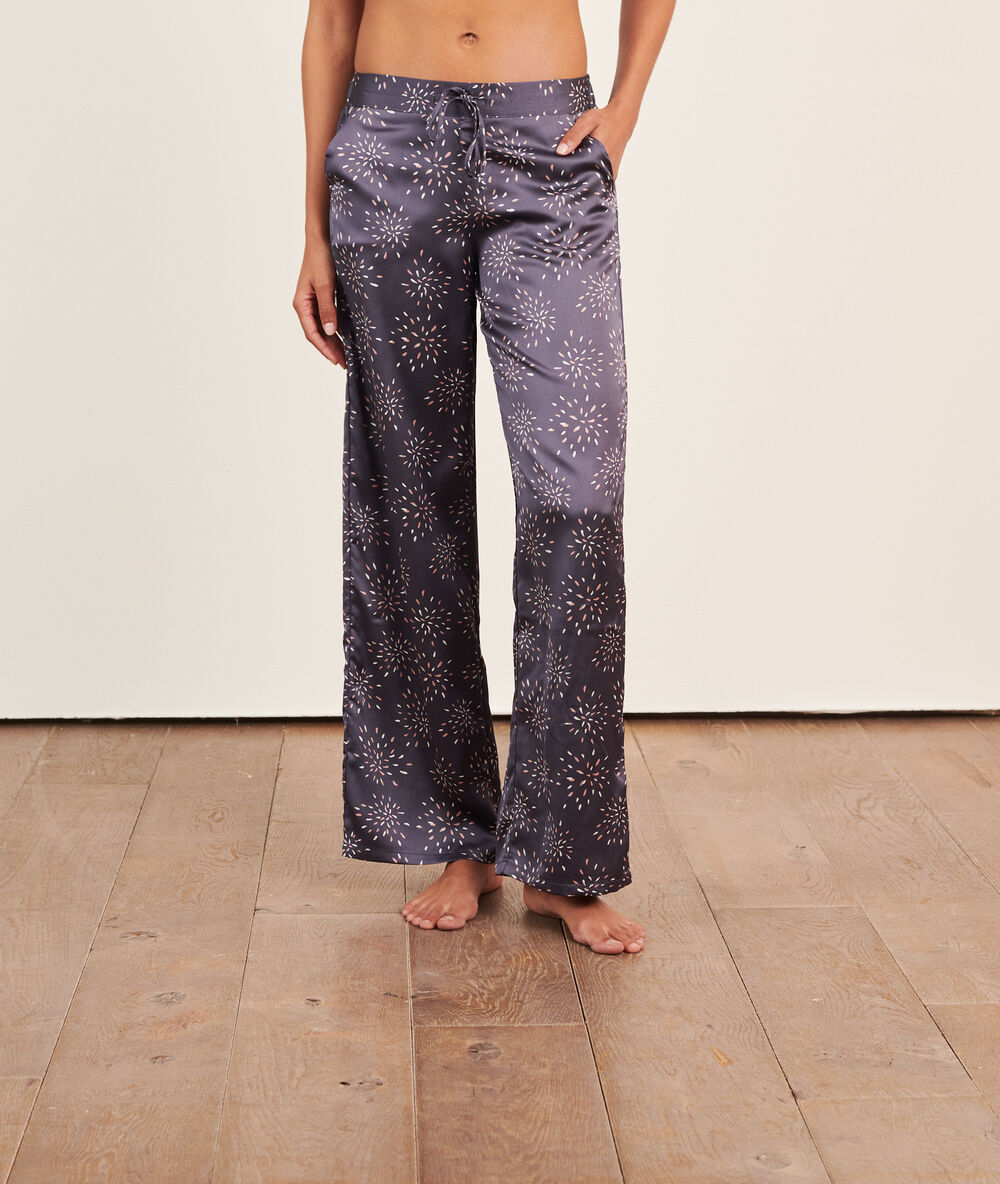 Pyjama 3 pièces en maille et satin indigo.