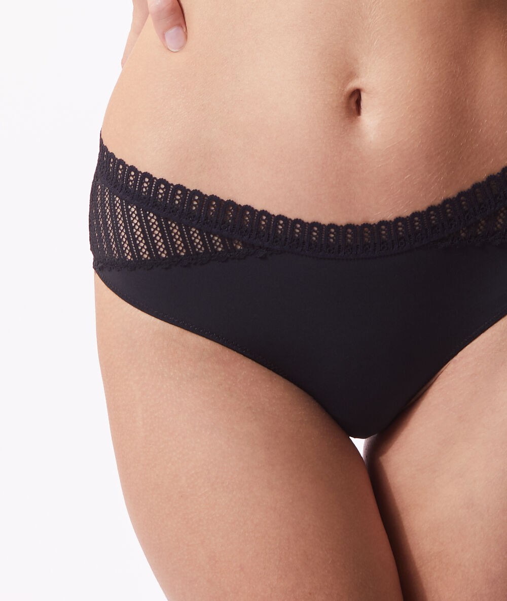Shorty en dentelle noir.