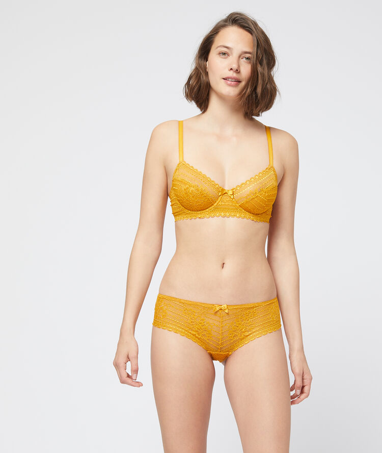 Shorty en dentelle florale ocre.