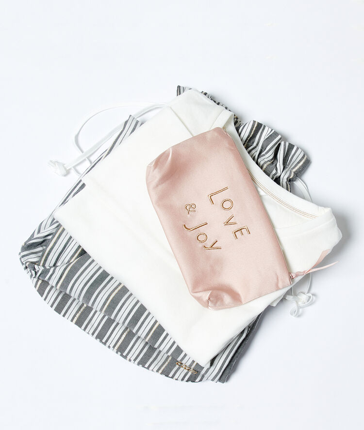 Ensemble pyjama avec trousse et pochon ecru.