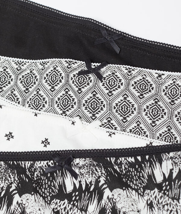 Lot de 4 culottes en coton noir.