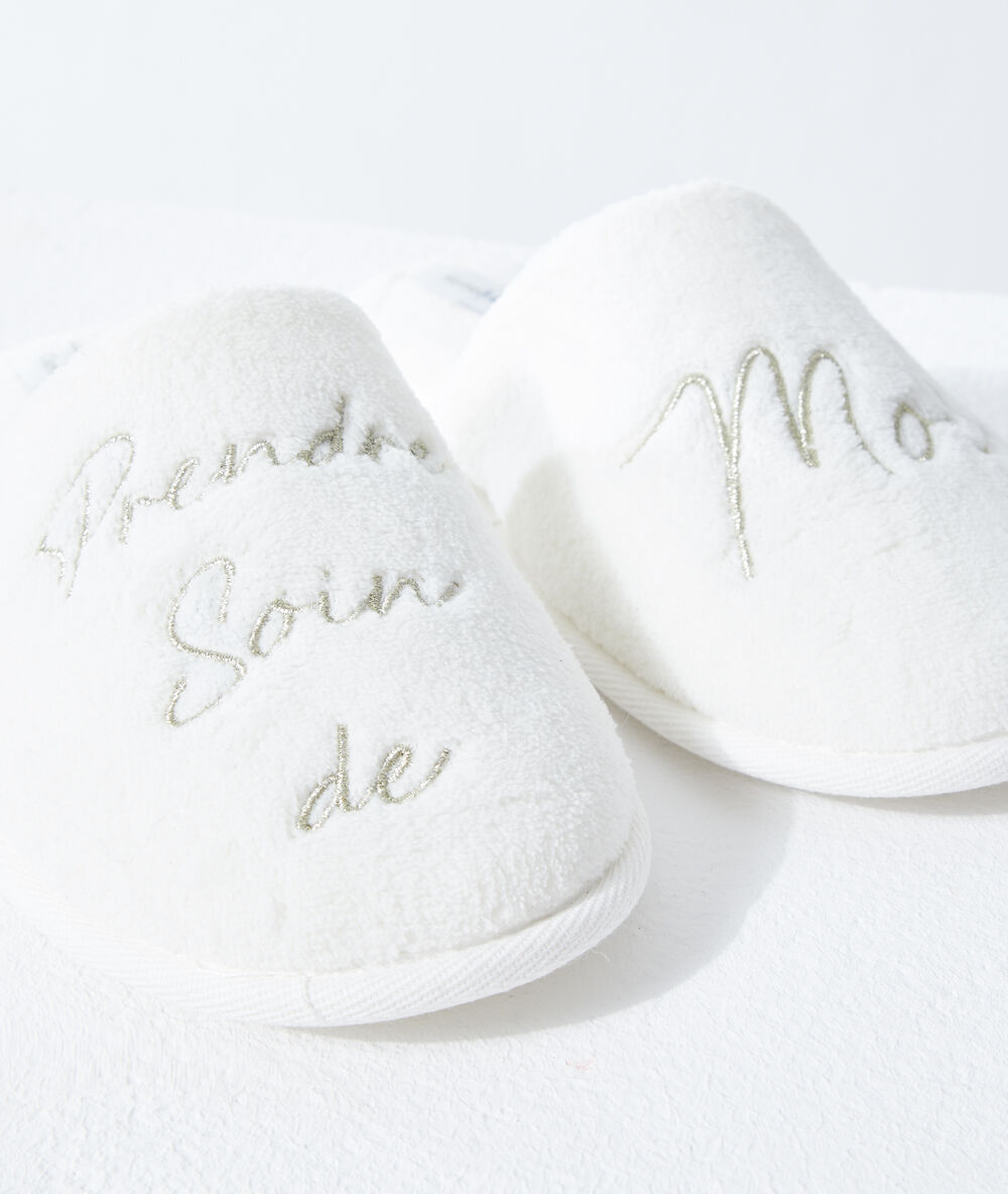 Chaussons mules "prendre soin de moi" blanc.