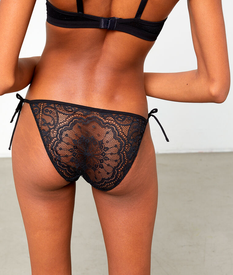 Culotte bikini en dentelle, d&eacute;tails la&ccedil;ages noir.