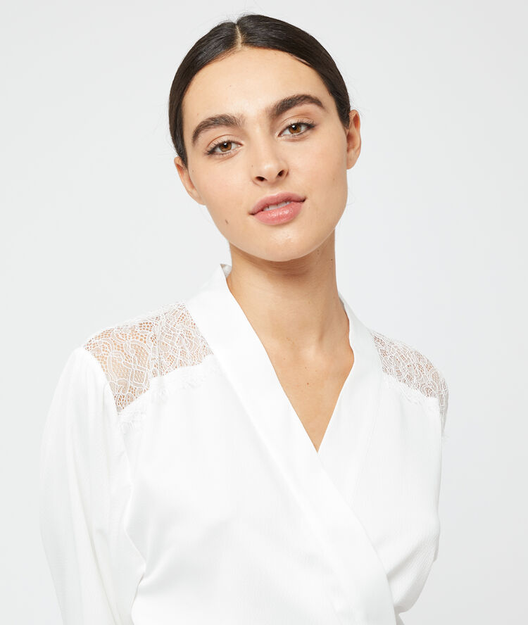 Kimono satiné ecru.