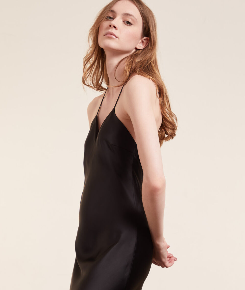 Nuisette longue dos nu satinée noir.