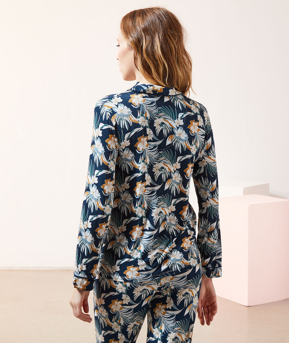 Chemise de pyjama imprimée bleu canard.