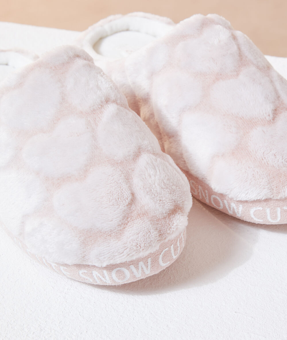 Chaussons mules motifs coeur "snow cute" rose.