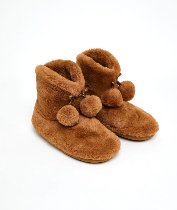 Chaussons bottines à pompons Chaussons bottines à pompons