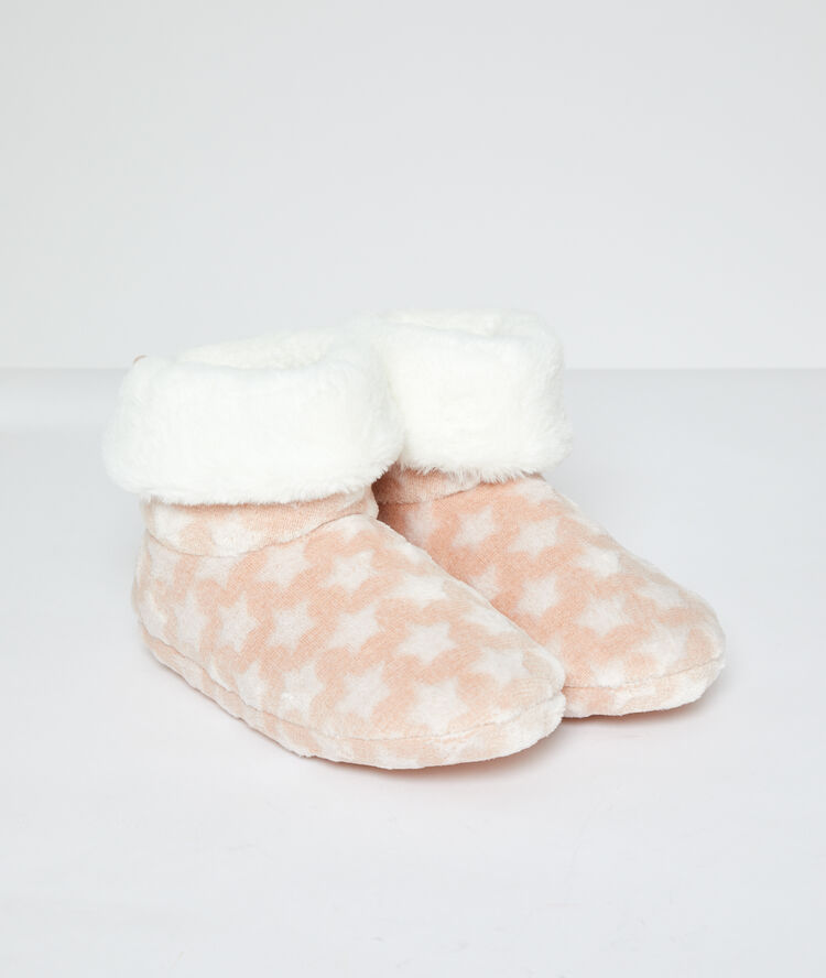 Chaussons bottines fourrées à pompons rose.