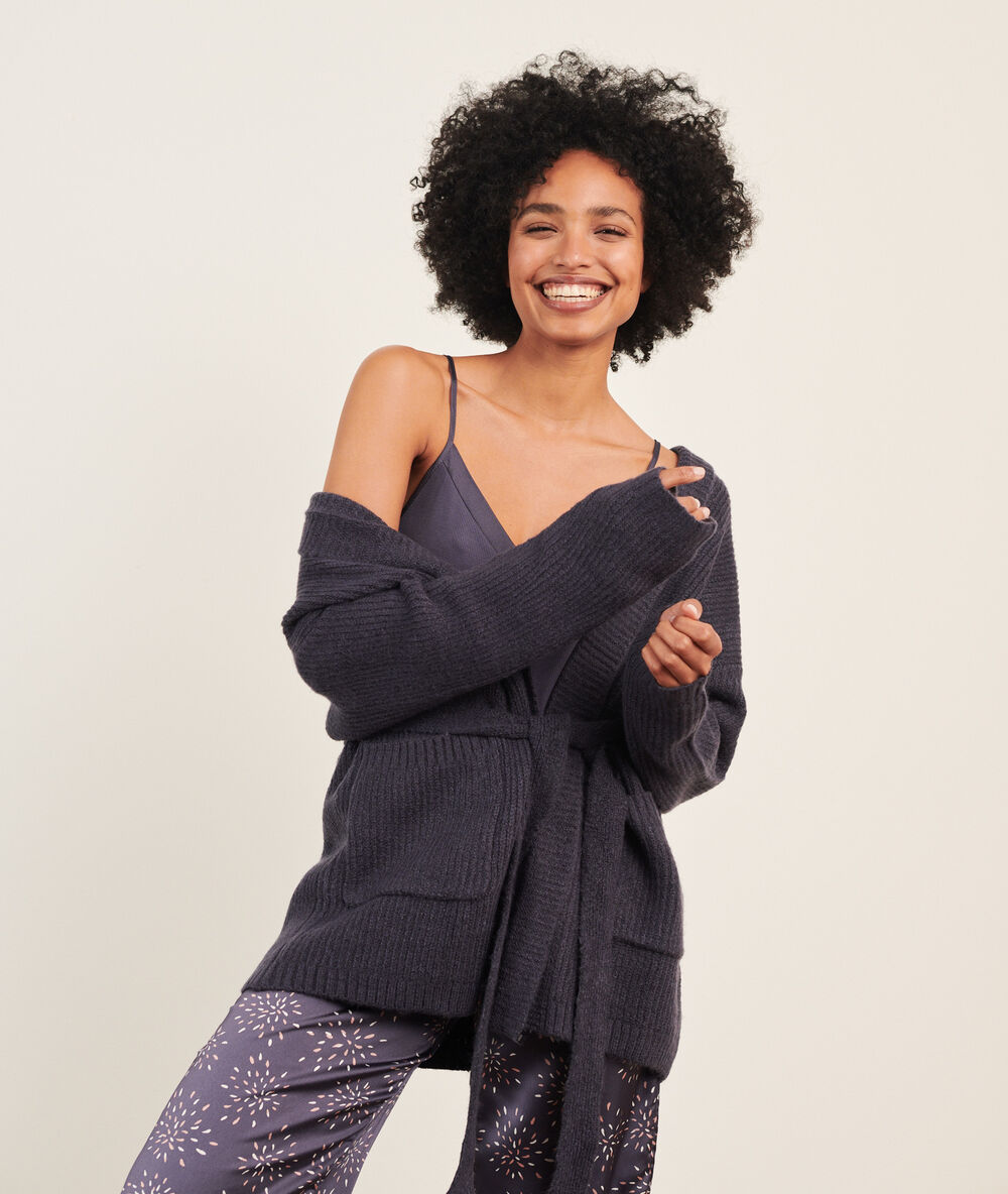 Pyjama 3 pièces en maille et satin indigo.