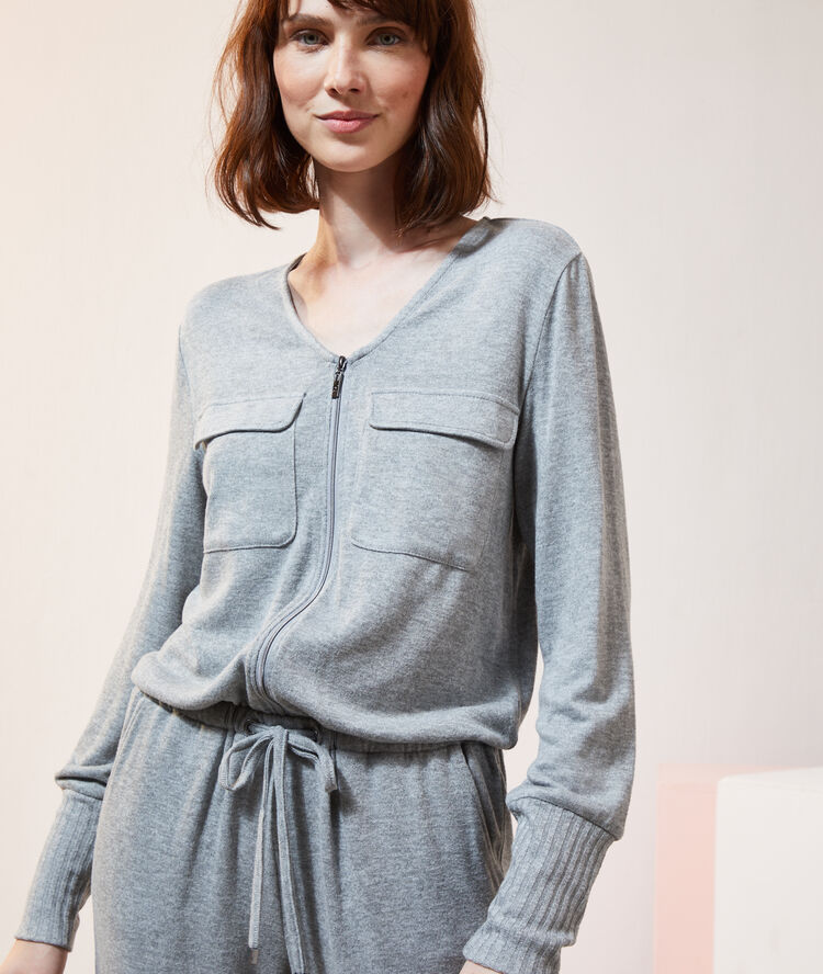 Combinaison loungewear gris.