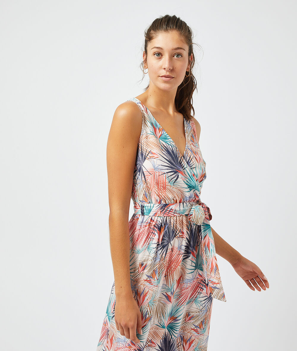 Robe longue imprimée multicolore.