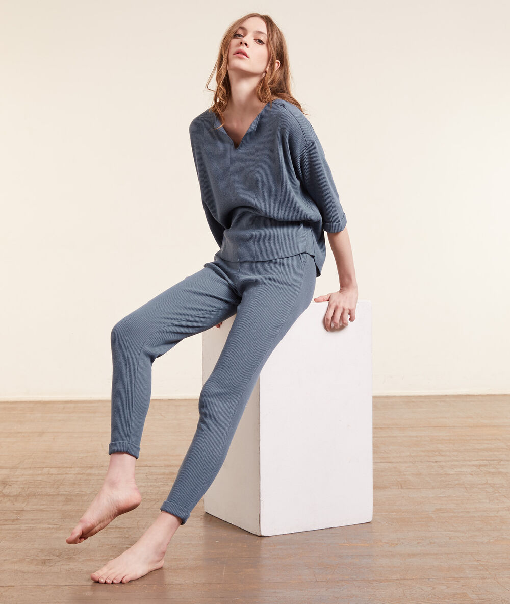 Pantalon jogger côtelé bleu.