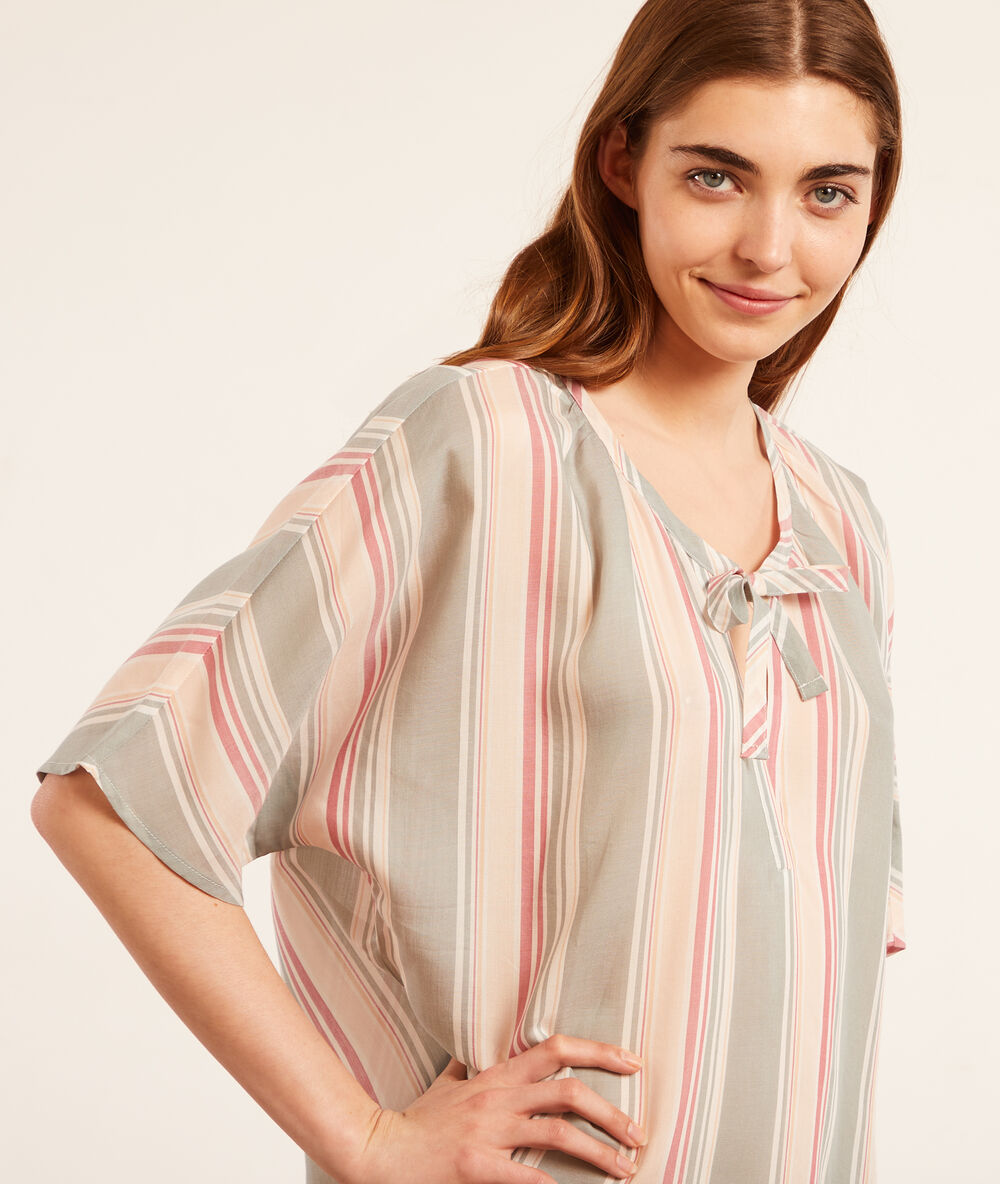 Chemise de nuit rayée celadon.