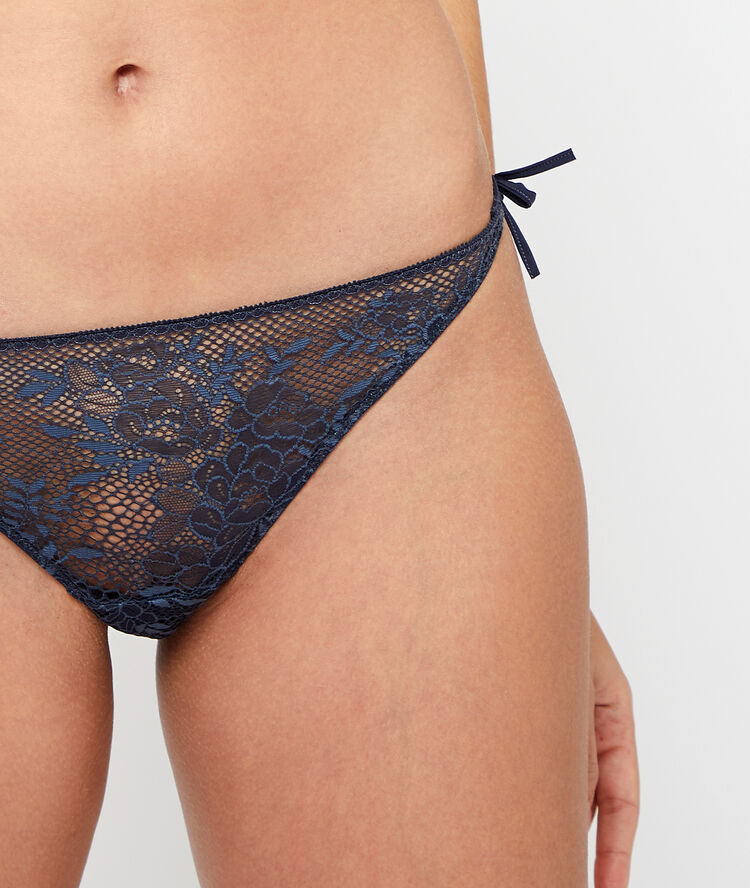 Culotte bikini en dentelle bleu petrole.