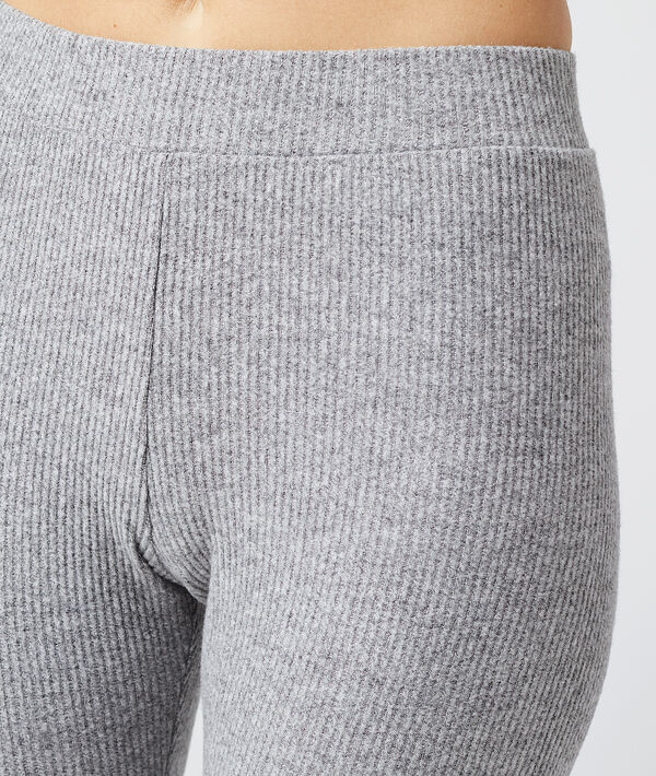 Pantalon maille douce gris.
