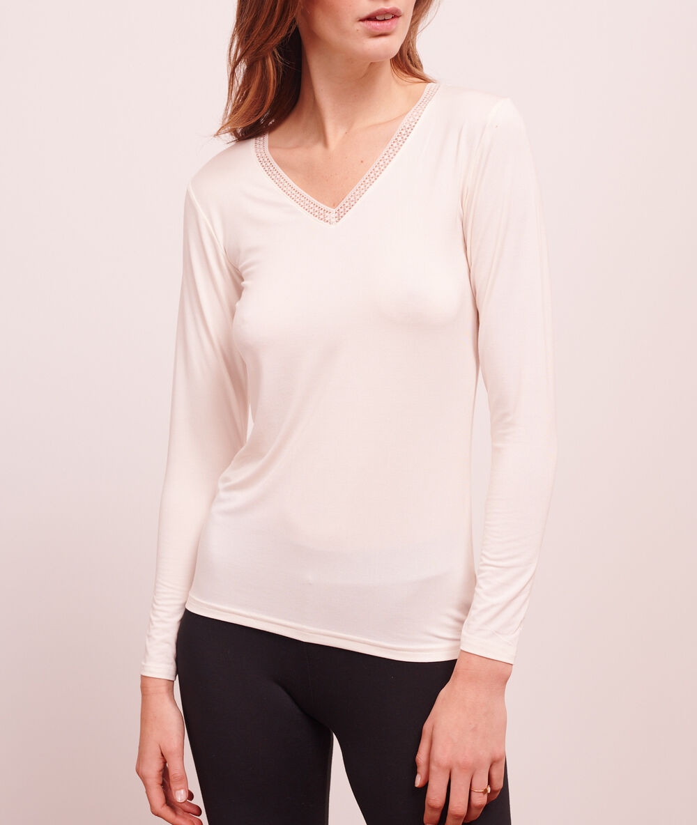 Top manches longues col dentelle ecru.