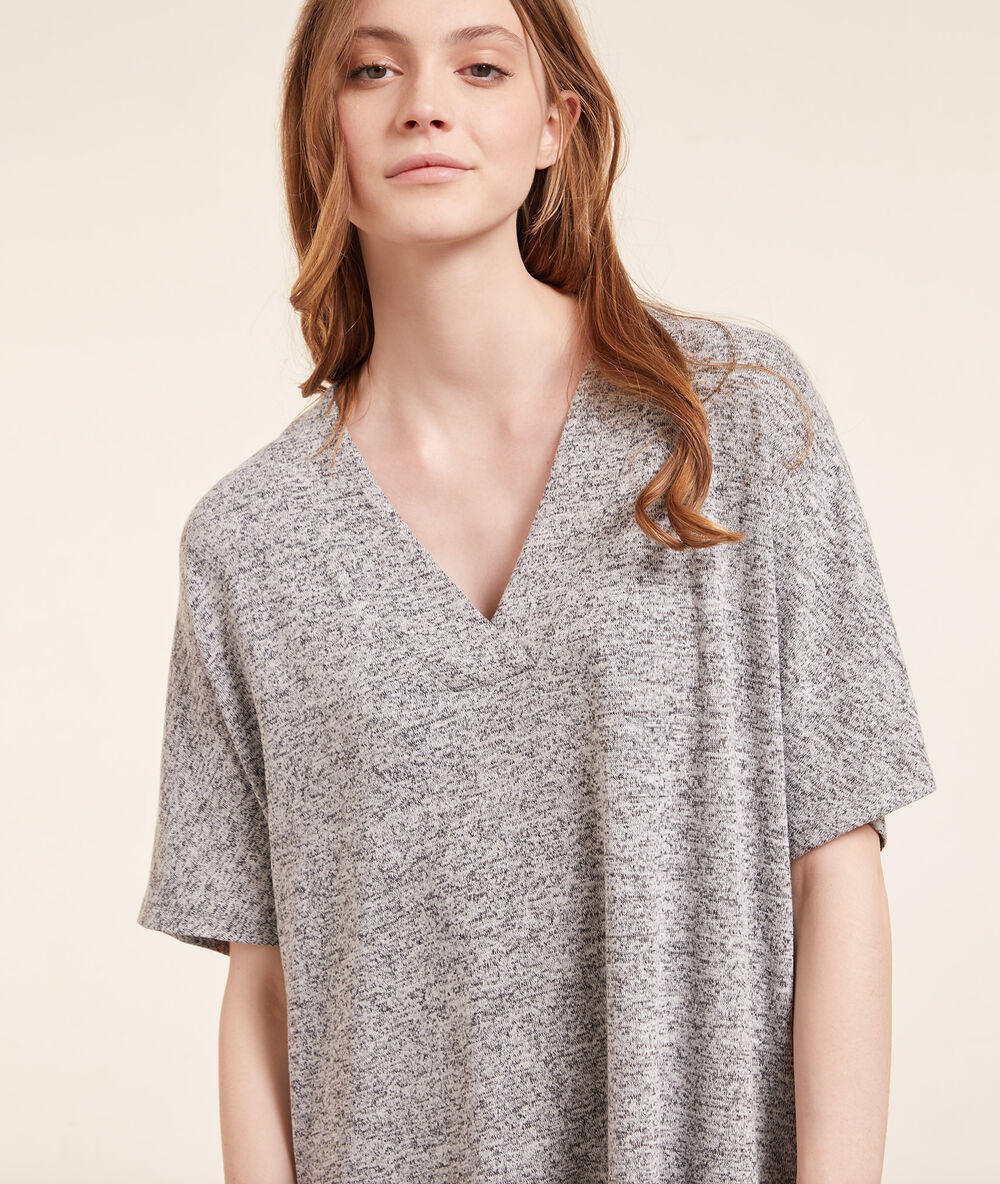 Chemise de nuit col v gris.