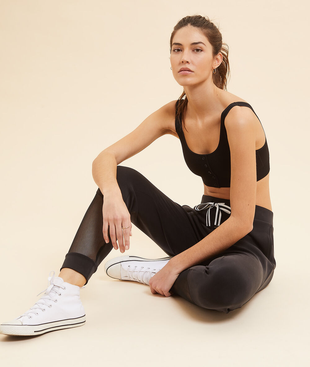 Pantalon de sport détails en tulle noir.