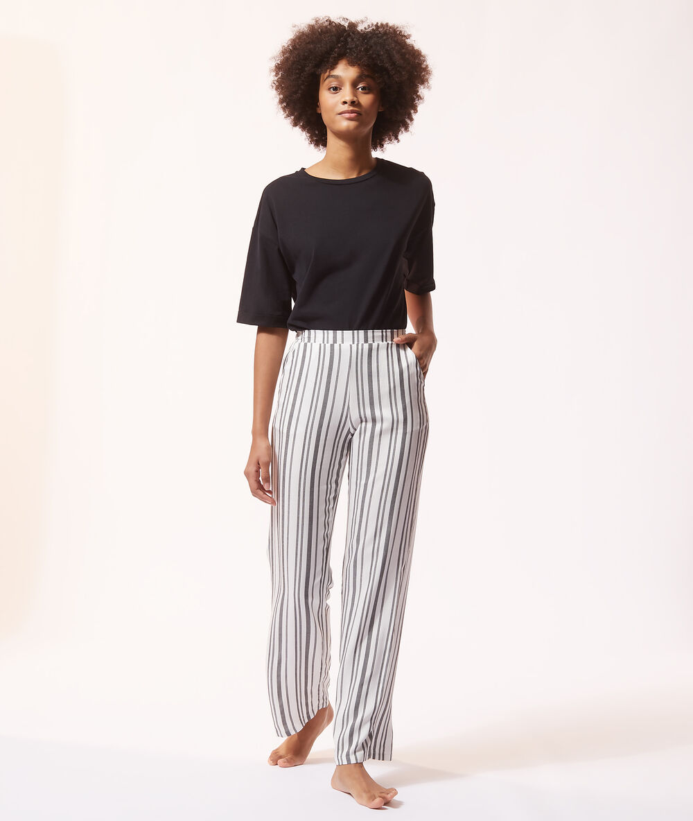 Pantalon de pyjama à rayures noir.